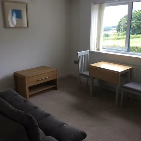 11 Longstone House Apartment *